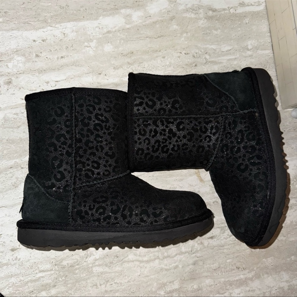 UGG Classic II Glitter Leopard Girls Boots